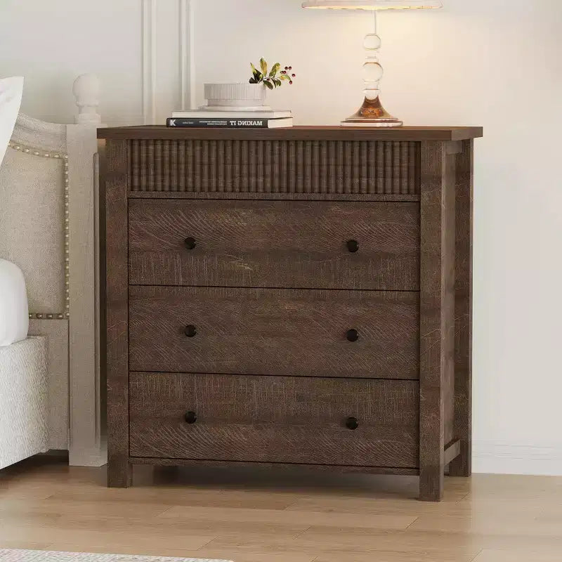 Cassettiera verticale da 31,5W, comò alto in legno scanalato con cassetti a scorrimento fluido, cassettiera a onda singola
