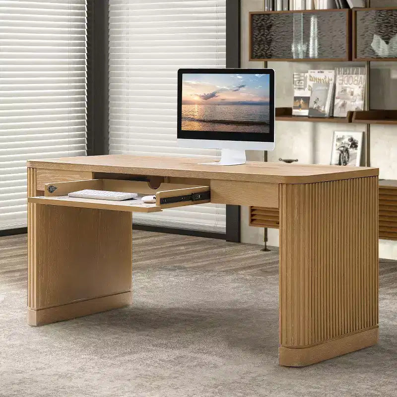 Scrivania moderna con prese elettriche integrate