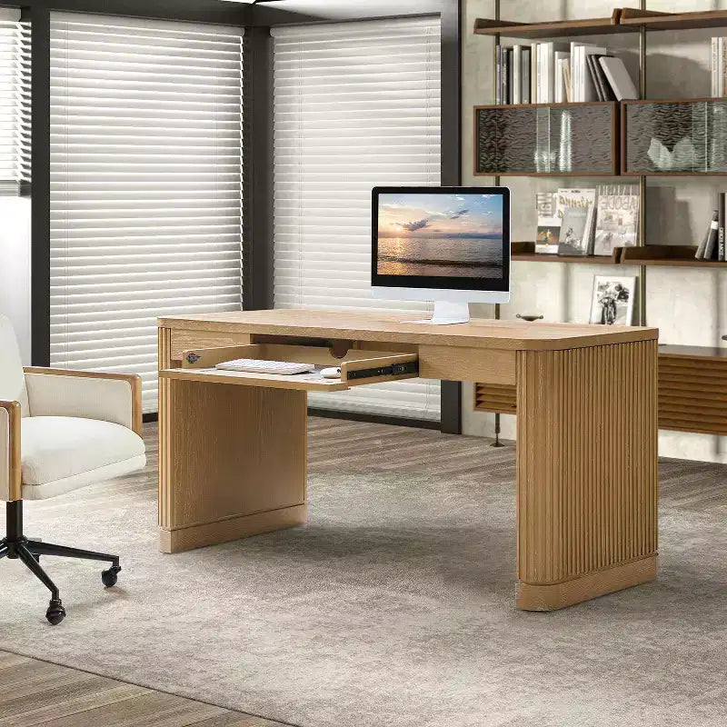 Scrivania moderna con prese elettriche integrate