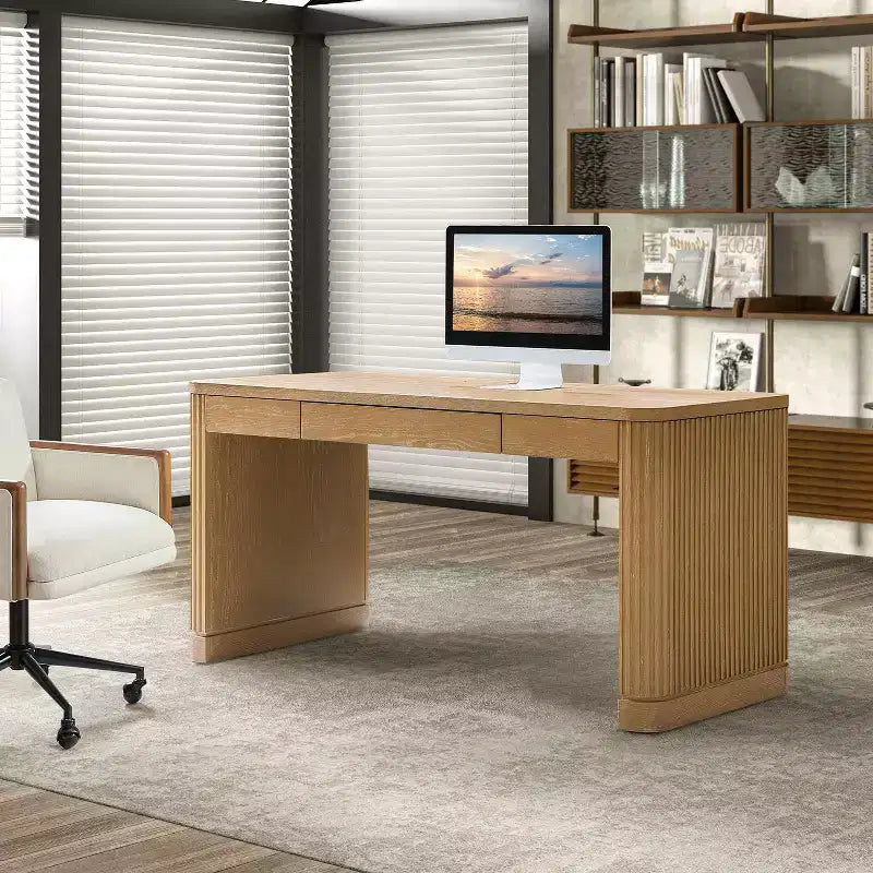 Scrivania moderna con prese elettriche integrate