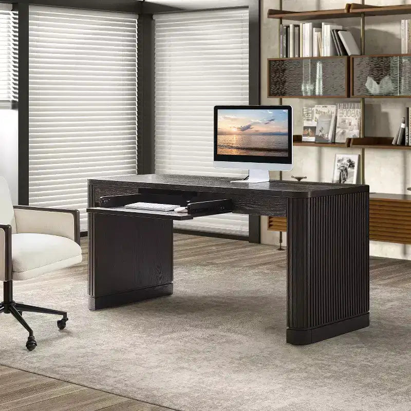 Scrivania moderna con prese elettriche integrate