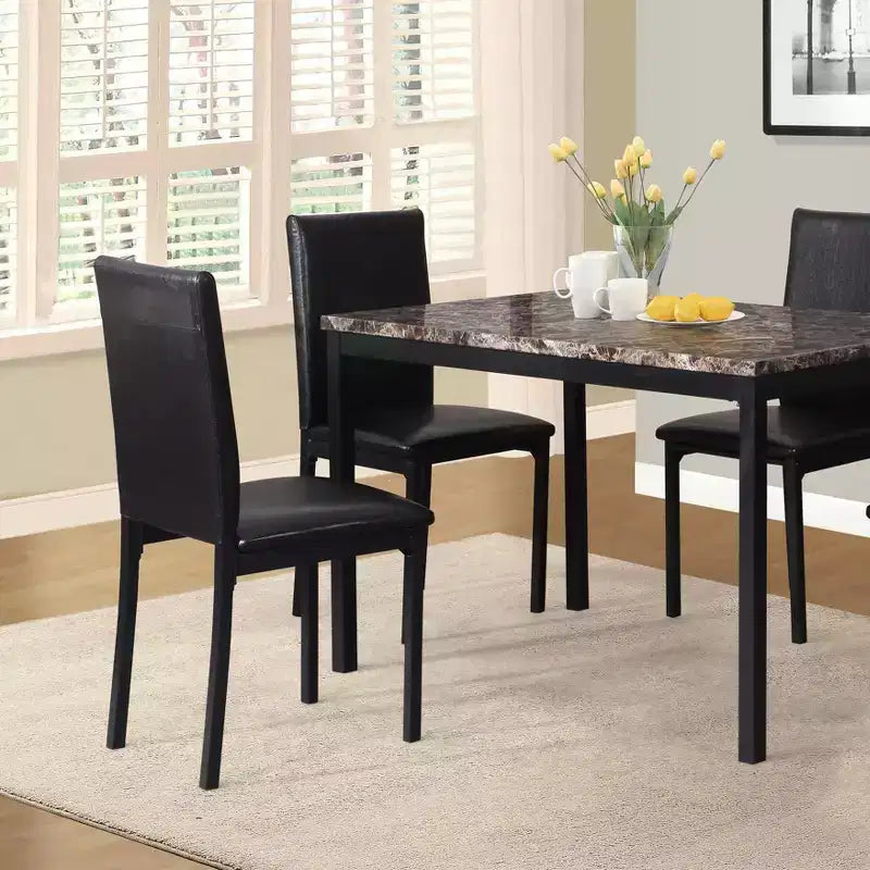Set da pranzo Nolan con struttura in metallo e piano effetto marmo